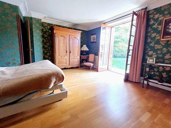 Maison de Prestige à Vendre à Étampes - 7 pièces, 5 chambres
