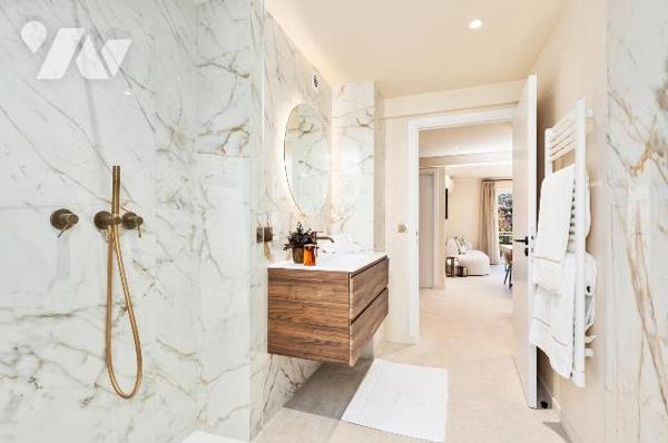 Roquebrune-Cap-Martin – Dernier étage rénové, terrasse et aperçu mer