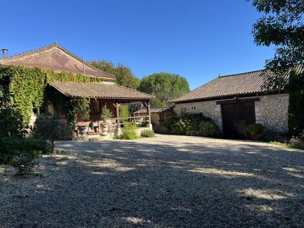 Maison à vendre |  Douzillac |  9 pièces | 220 m²