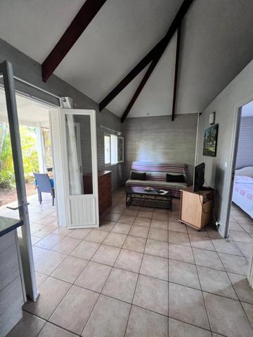 Magnifique propriété avec une villa, un studio et 6 bungalows à vendre LA RIVIERE (974)