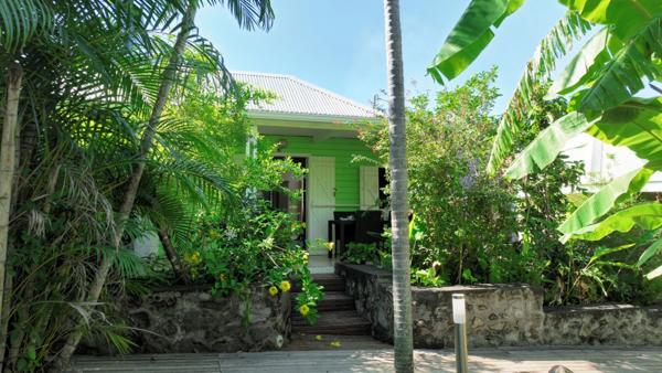 Magnifique propriété avec une villa, un studio et 6 bungalows à vendre LA RIVIERE (974)