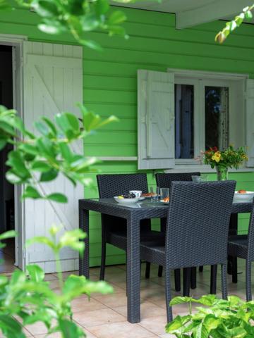 Magnifique propriété avec une villa, un studio et 6 bungalows à vendre LA RIVIERE (974)