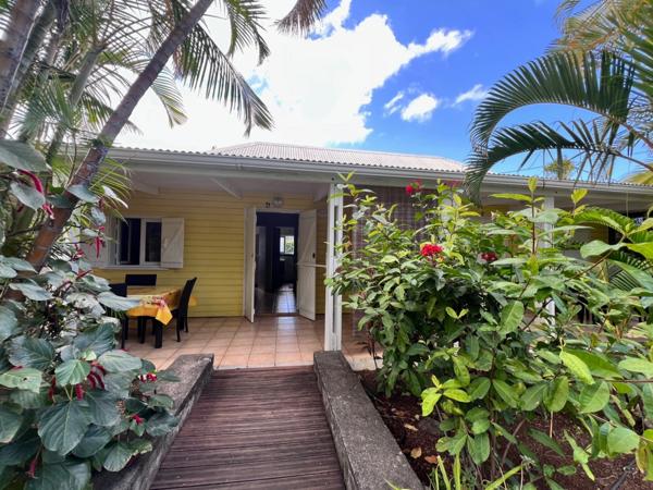 Magnifique propriété avec une villa, un studio et 6 bungalows à vendre LA RIVIERE (974)