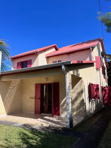 Magnifique propriété avec une villa, un studio et 6 bungalows à vendre LA RIVIERE (974)