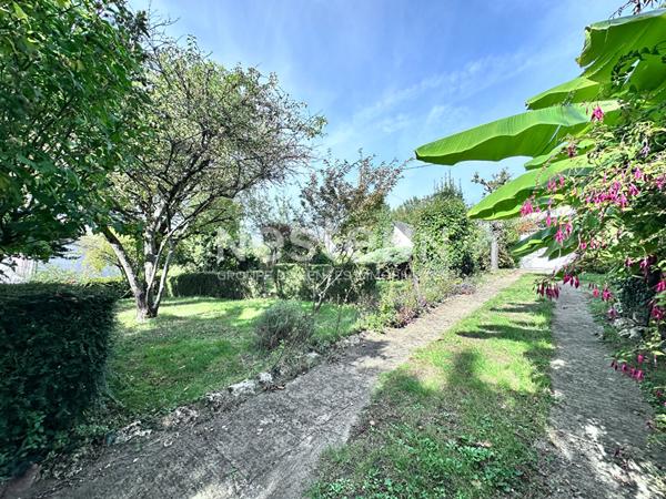 Vente élégante maison en pierre de tuffeau de 109 m² avec 4 chambres et bureau au coeur de Château-du-Loir (72500)