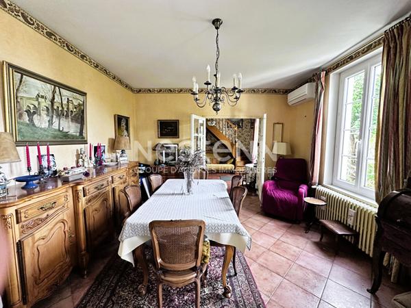 Vente élégante maison en pierre de tuffeau de 109 m² avec 4 chambres et bureau au coeur de Château-du-Loir (72500)
