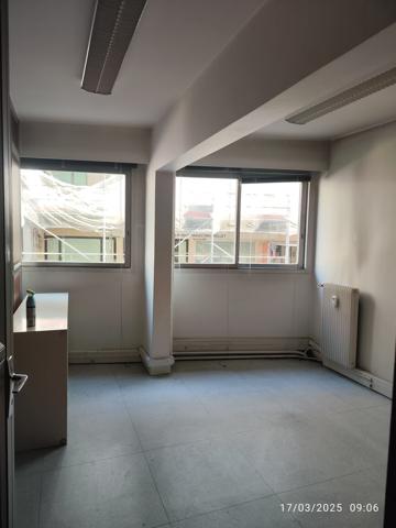 Bureaux · Vente Paris (75019) 2 pièces · 49m²