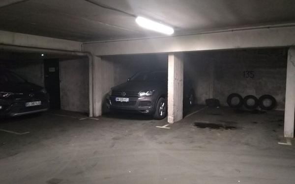 Stationnement à louer    Paris 19