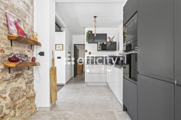 Maison
         4 pièces
        - 134 m² Bien prestige 720 000 € *
