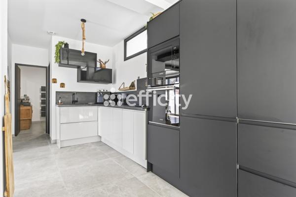 Maison
         4 pièces
        - 134 m² Bien prestige 720 000 € *