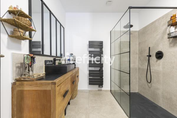 Maison
         4 pièces
        - 134 m² Bien prestige 720 000 € *