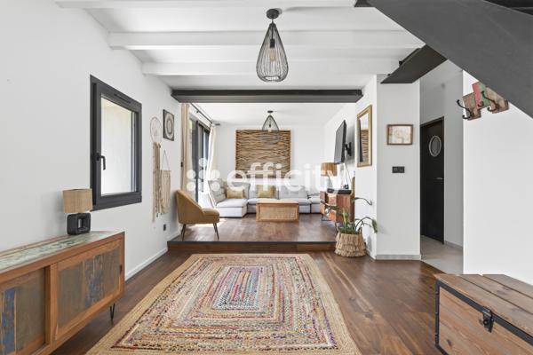 Maison
         4 pièces
        - 134 m² Bien prestige 720 000 € *