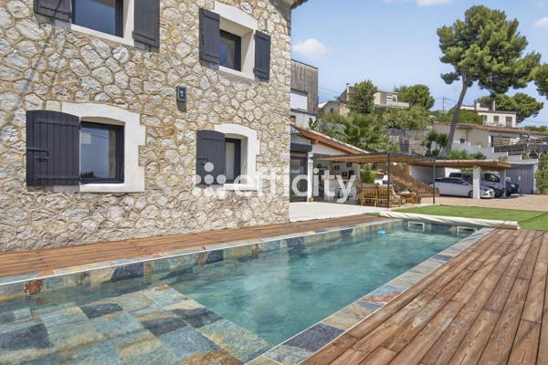 Maison
         4 pièces
        - 134 m² Bien prestige 720 000 € *