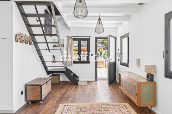 Maison
         4 pièces
        - 134 m² Bien prestige 720 000 € *