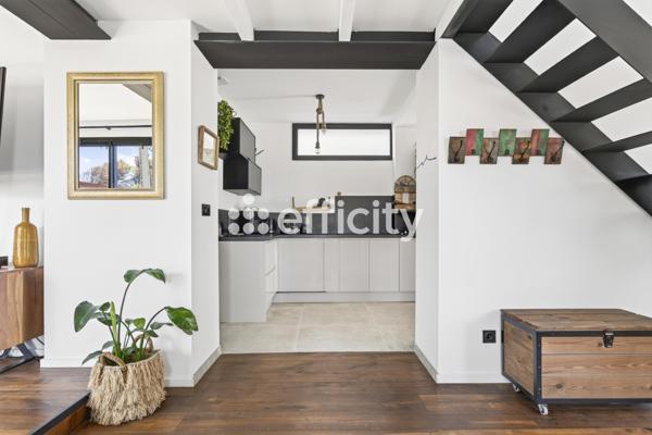 Maison
         4 pièces
        - 134 m² Bien prestige 720 000 € *