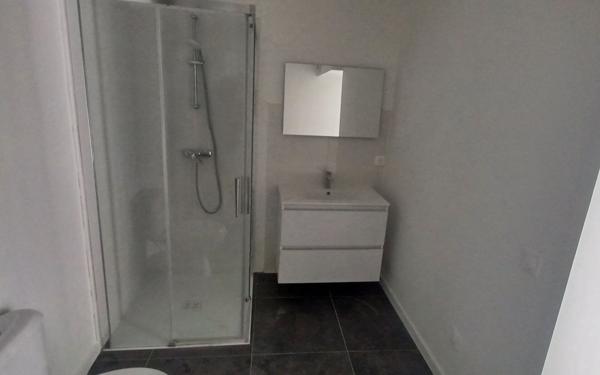 Appartement à vendre    2 pièces • 45,41 m2 Saint-Étienne-de-Saint-Geoirs