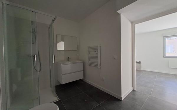 Appartement à vendre    2 pièces • 45,41 m2 Saint-Étienne-de-Saint-Geoirs