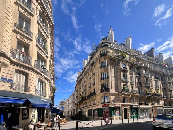 Paris 19 ème : Entre canal de l'Ourcq et Buttes Chaumont, appartement de charme, 2 chambres