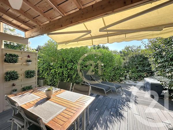 Appartement F3 à vendre  3 pièces - 51 m 2   UZES  - 30