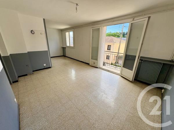 Appartement F3 à vendre  3 pièces - 51 m 2   UZES  - 30