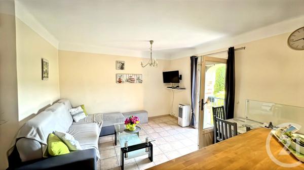 Appartement F3 à vendre  3 pièces - 51 m 2   UZES  - 30