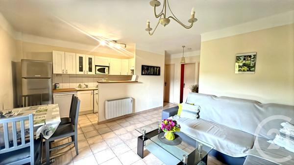 Appartement F3 à vendre  3 pièces - 51 m 2   UZES  - 30