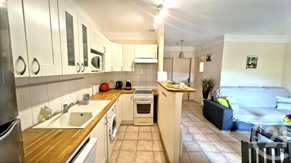 Appartement F3 à vendre  3 pièces - 51 m 2   UZES  - 30