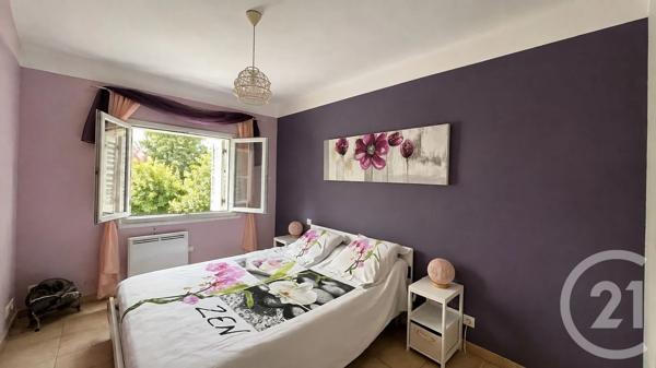 Appartement F3 à vendre  3 pièces - 51 m 2   UZES  - 30