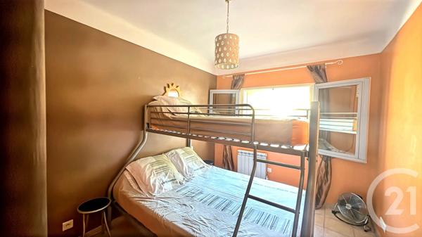 Appartement F3 à vendre  3 pièces - 51 m 2   UZES  - 30