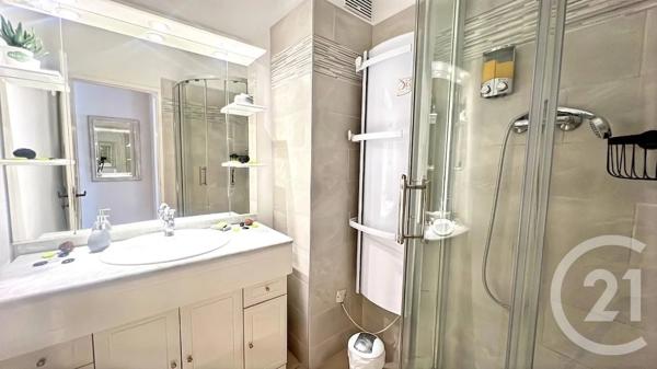 Appartement F3 à vendre  3 pièces - 51 m 2   UZES  - 30