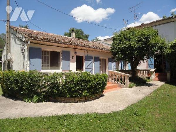 Propriété en zone naturelle   composée de 4 logements d'une superficie totale de 232.37m² . Le ...