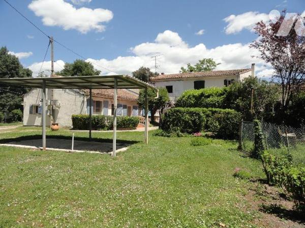 Propriété en zone naturelle   composée de 4 logements d'une superficie totale de 232.37m² . Le ...