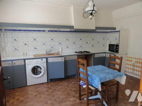 Propriété en zone naturelle   composée de 4 logements d'une superficie totale de 232.37m² . Le ...