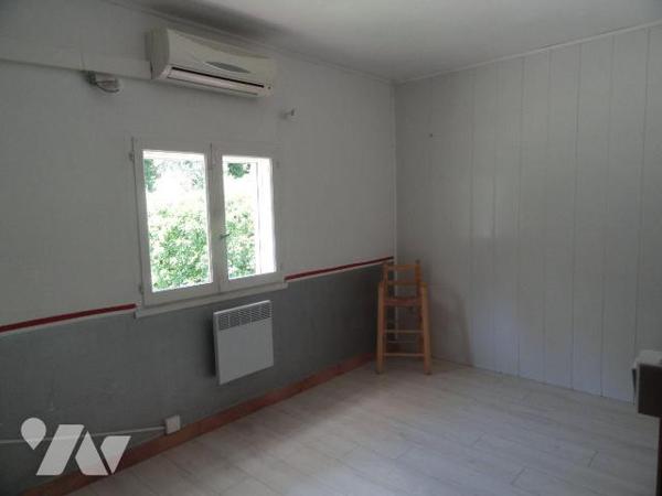 Propriété en zone naturelle   composée de 4 logements d'une superficie totale de 232.37m² . Le ...