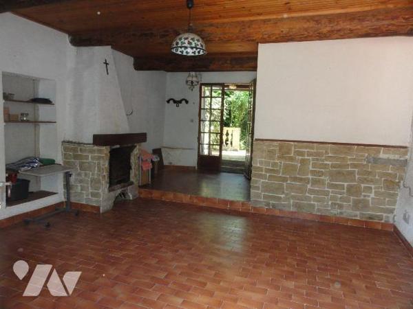 Propriété en zone naturelle   composée de 4 logements d'une superficie totale de 232.37m² . Le ...