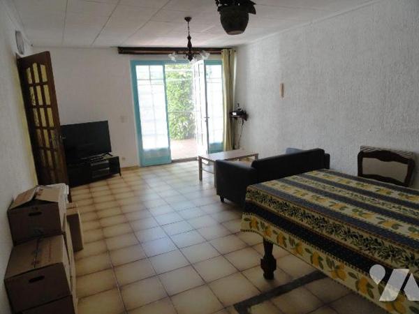 Propriété en zone naturelle   composée de 4 logements d'une superficie totale de 232.37m² . Le ...