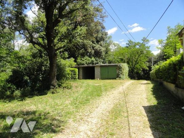 Propriété en zone naturelle   composée de 4 logements d'une superficie totale de 232.37m² . Le ...
