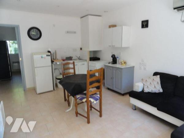 Propriété en zone naturelle   composée de 4 logements d'une superficie totale de 232.37m² . Le ...