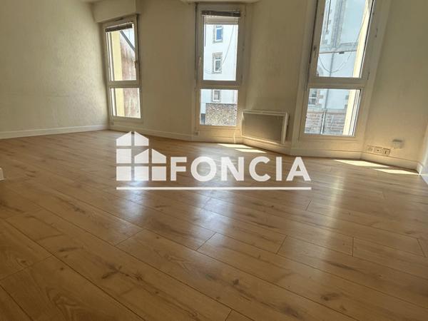 Location Appartement 3 pièces 48.1 m² - 23 RUE DE KERFEUNTEUN Quimper 29000