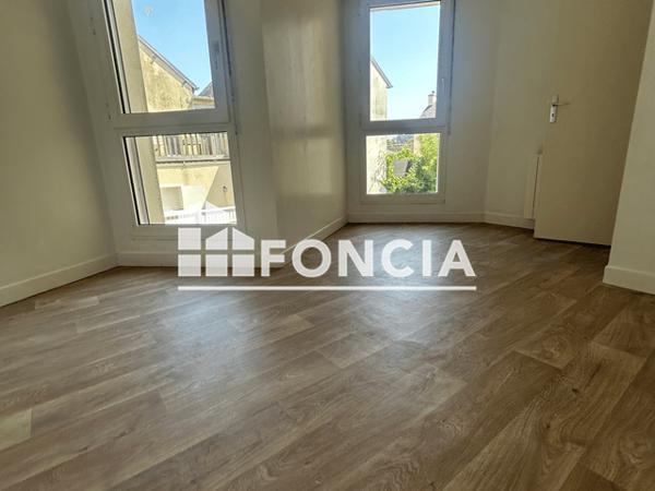 Location Appartement 3 pièces 48.1 m² - 23 RUE DE KERFEUNTEUN Quimper 29000