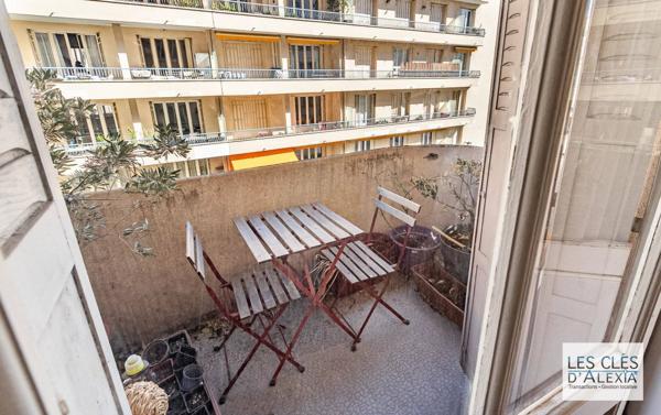 EXCLUSIVITÉ – LYON 6ᵉ SECTEUR FOCH – Appartement de caractère avec balcon, cave et grenier