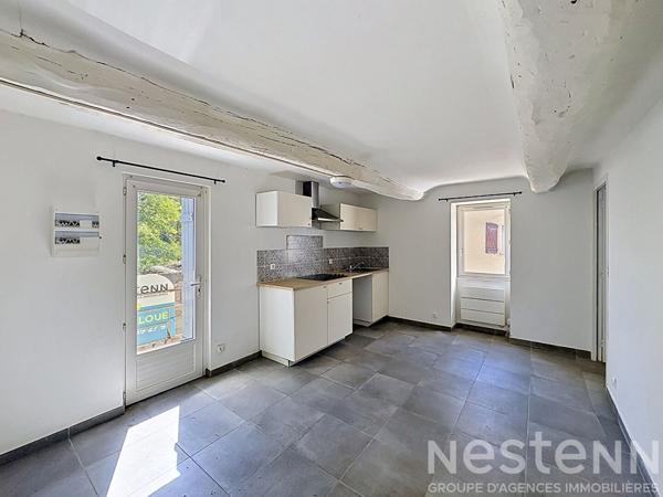 Brue-Auriac : agréable appartement 2 pièces de 29 m² offrant calme et belle luminosité