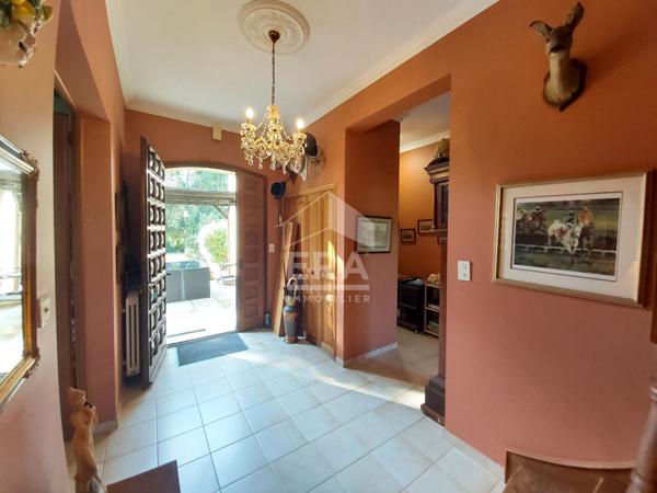 A 4km des commodités, Charmante Périgourdine avec diverses dépendances, une piscine et un agréable jardin arboré autour.