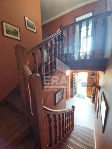 A 4km des commodités, Charmante Périgourdine avec diverses dépendances, une piscine et un agréable jardin arboré autour.