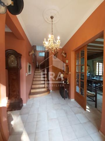 A 4km des commodités, Charmante Périgourdine avec diverses dépendances, une piscine et un agréable jardin arboré autour.