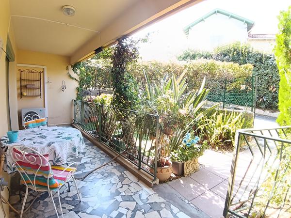Appartement T3 en rez de jardin de 66,40m² , jardin de 40m², place de parking et cave de 4m²