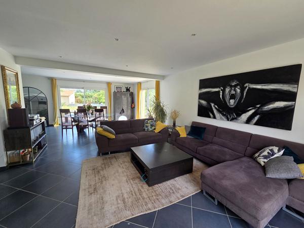 Maison familiale recente La Croix Georgette avec 4 chambres, double garage, jardin et dependance