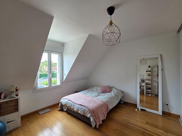 Maison familiale recente La Croix Georgette avec 4 chambres, double garage, jardin et dependance