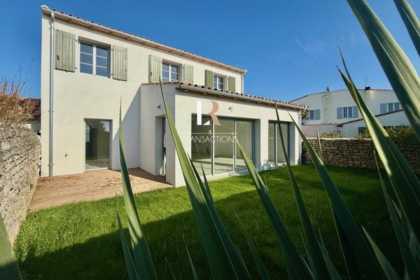 Sainte-Marie-de-Ré (17740) Sainte-Marie - Maison de bourg à proximité de la plage