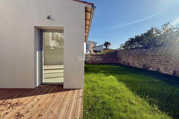 Sainte-Marie-de-Ré (17740) Sainte-Marie - Maison de bourg à proximité de la plage